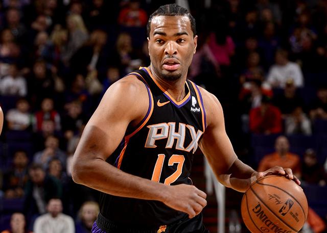 更显现出她 更显现出她