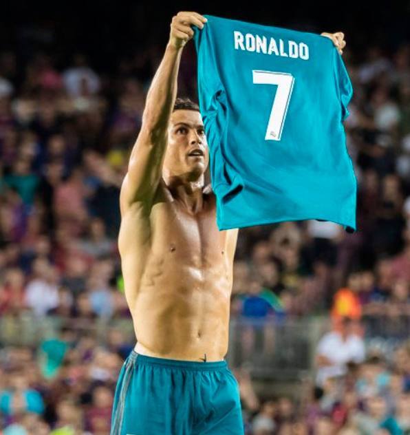 足球世界中 足球世界中