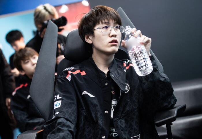 于全队整体 于全队整体